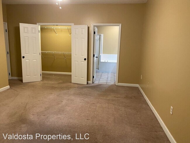 Building Photo - 2502B Jerry Jones Dr