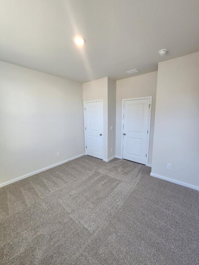 Building Photo - 227 Londonshire Dr