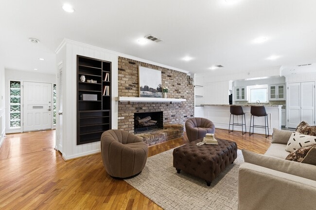 Building Photo - 531 Azaleadell Dr