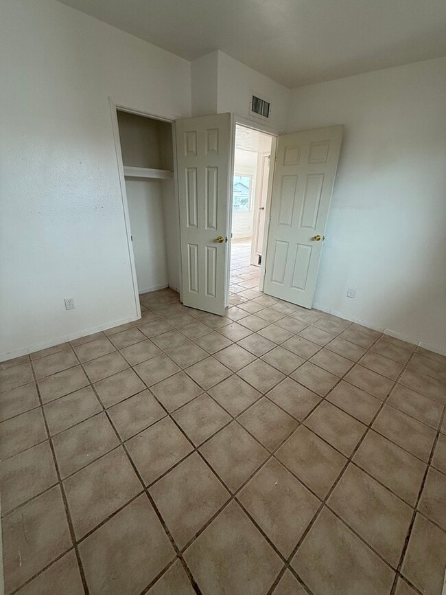 Building Photo - Townhome For rent