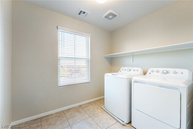 Building Photo - 121 Pictor Ave