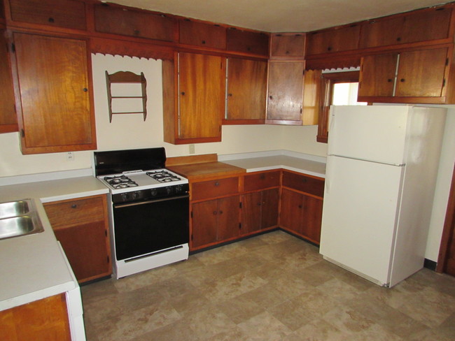 Kitchen - 608 S Mills St