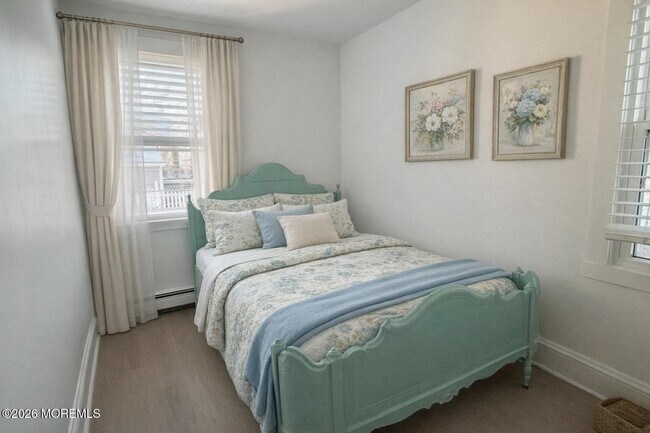 Building Photo - 546 E Bayview Ave