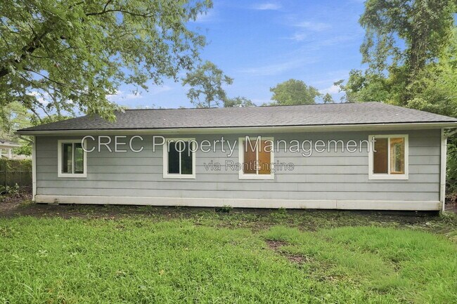 Building Photo - 1605 Pineview Rd