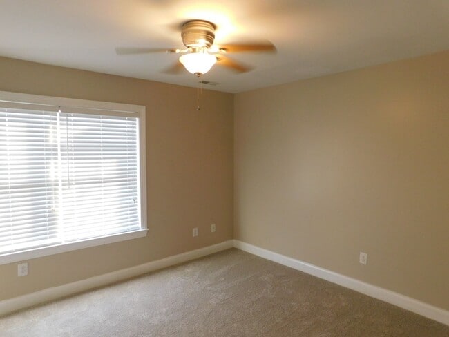 Building Photo - Location, Location, Location!!