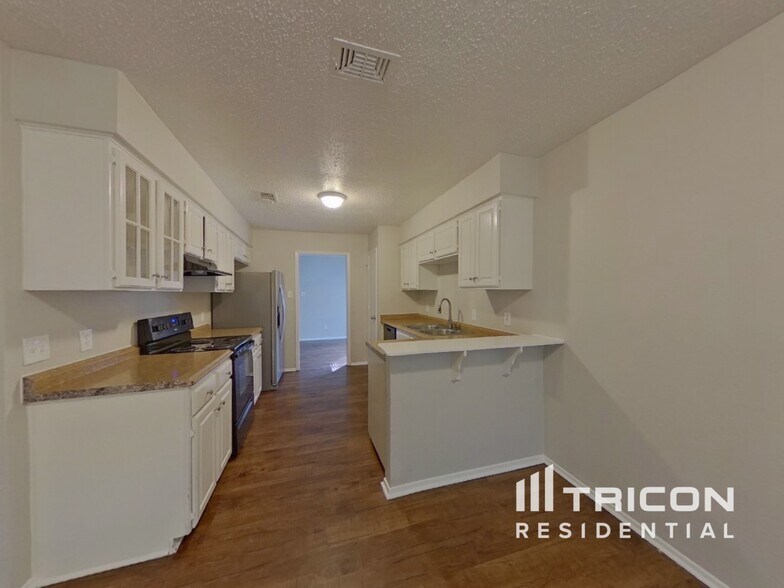 Building Photo - 717 Marlow Pl