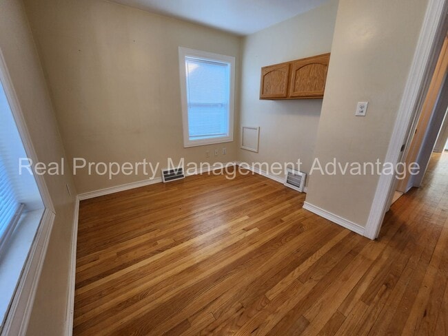 Building Photo - Ferndale Artistry with 2 Full Baths - Short Walk to Downtown Ferndale!