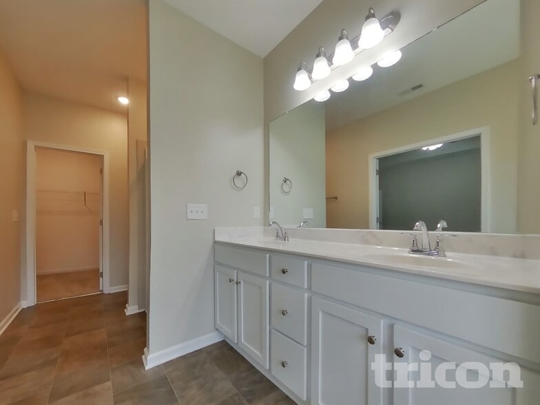 Building Photo - 741 Mitscher Dr