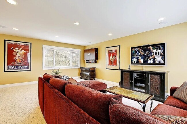 Building Photo - Spacious Sammamish Retreat | 4,184 SF Home on a Peaceful Cul-de-Sac