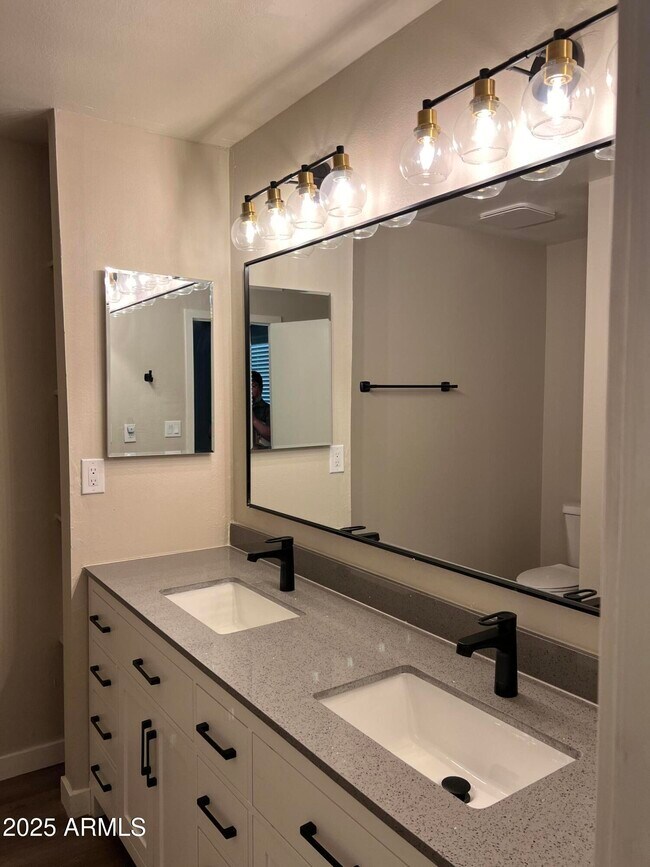 Building Photo - 10801 N 43rd Dr