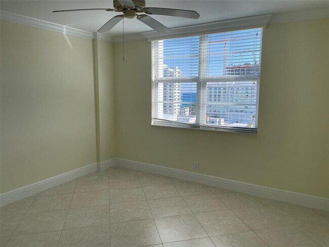 Building Photo - 336 N Birch Rd