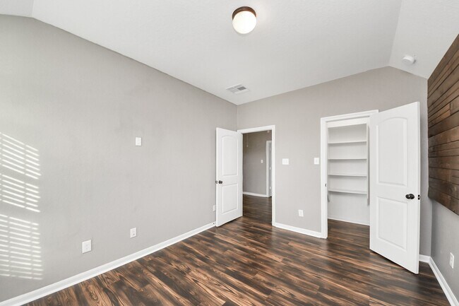 Building Photo - 3544 Woods Estates Dr