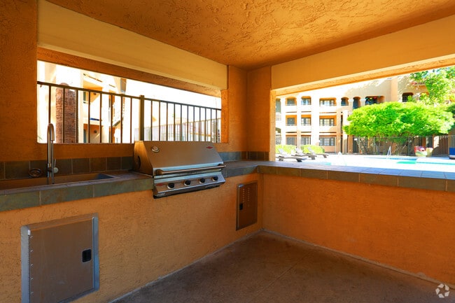 Building Photo - Zona Rio
