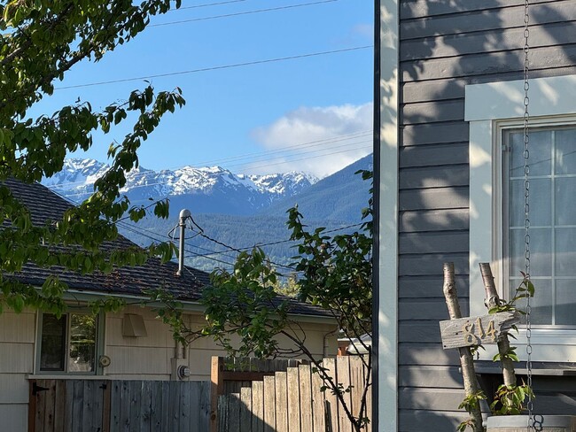 Building Photo - Charming Home for Lease