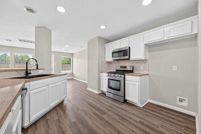 Building Photo - 3219 Watercliff Ct