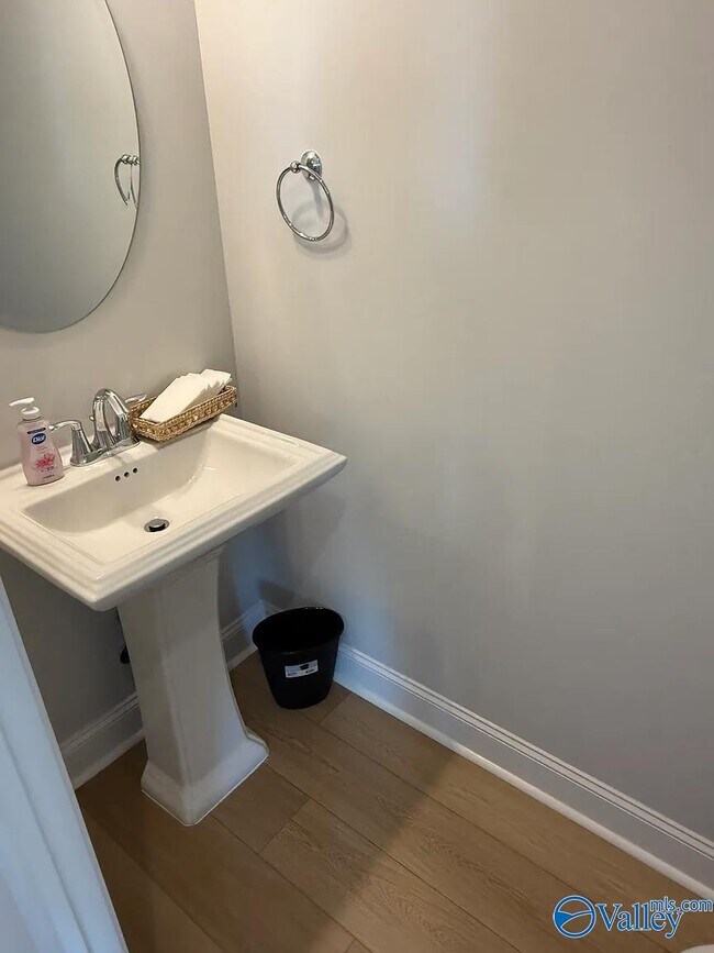 Building Photo - 116 Pralina Wy