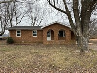 Building Photo - Marshfield 3 bed 1 bath house