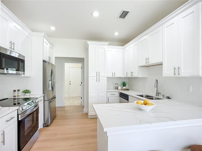 Building Photo - 2960 Sandringham Pl