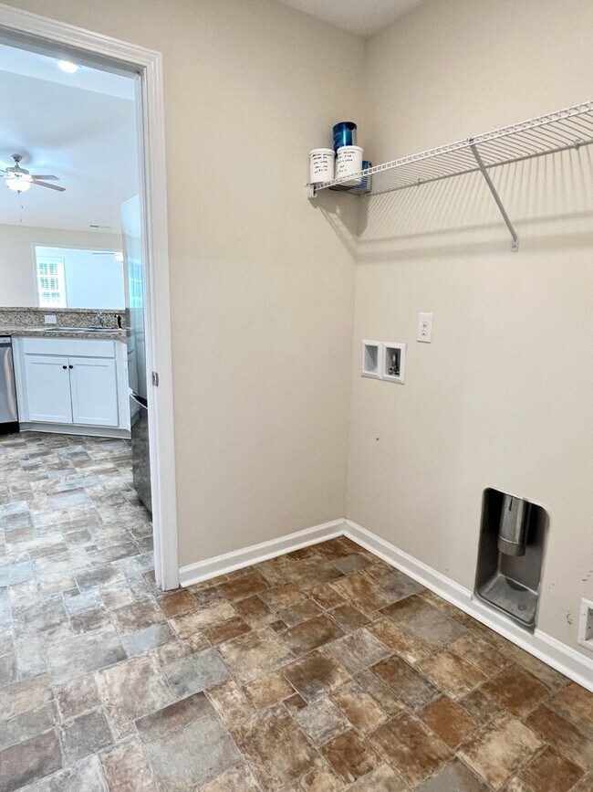Building Photo - Beautiful home in Woodland Lakes! Extended...
