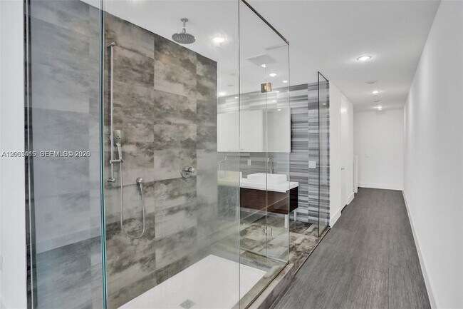 Building Photo - 1100 Biscayne Blvd