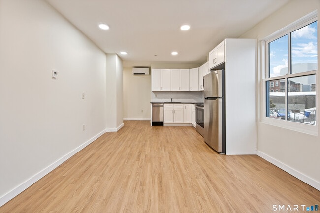 Building Photo - 1355 Main St