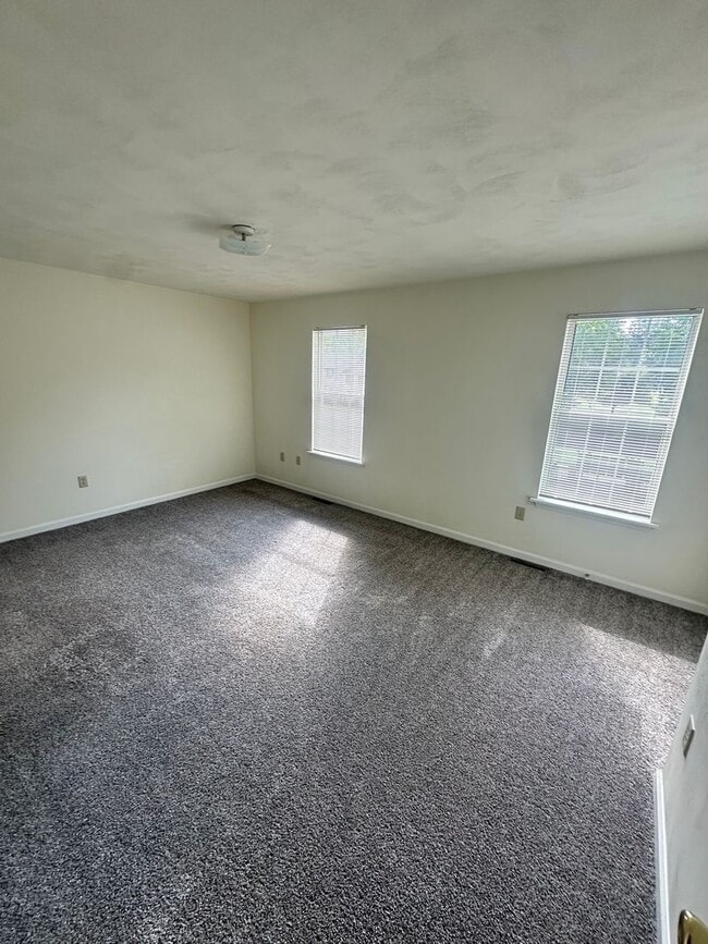 Building Photo - 3 Bed - 3Bath with Den