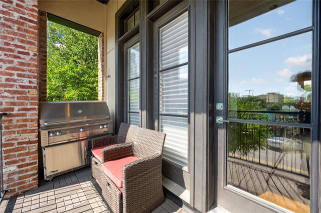 Building Photo - 520 S Pearl Expy