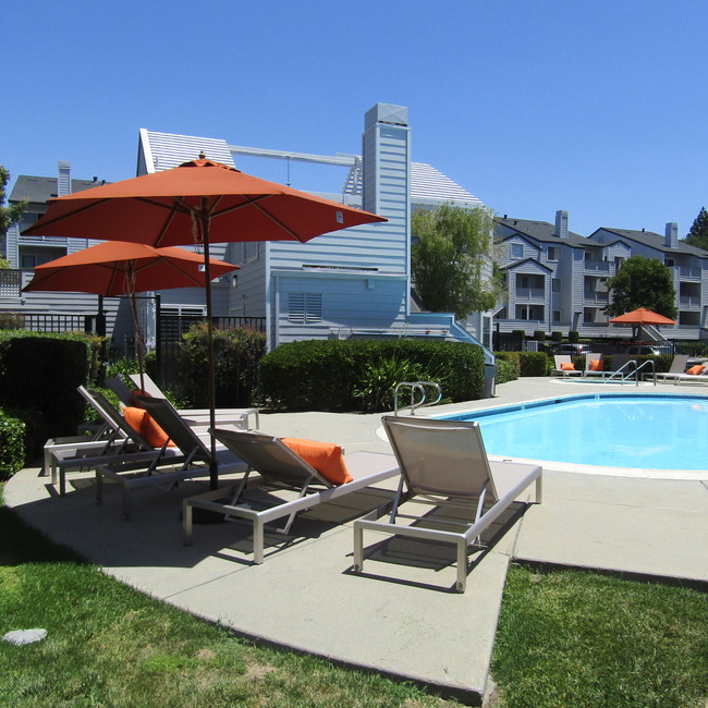 Pool area - Lakewood Court Apartments