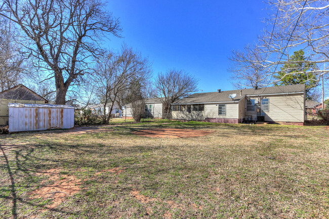 Building Photo - Affordable 3-Bedroom Home with Fenced Back...