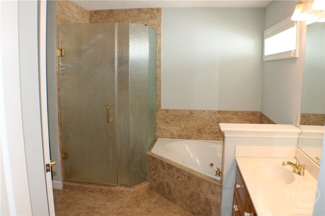 Building Photo - 6 Ardsley Ct