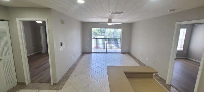 Building Photo - 940 Village Trail