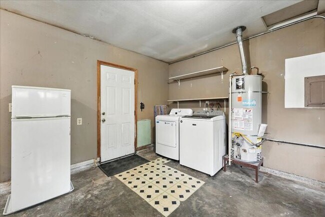 Building Photo - Charming Single-Level 3-Bedroom Home for R...
