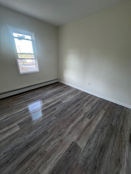 Building Photo - 23 Old Lake Rd