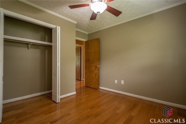 Building Photo - 1500 Crooked Creek Rd