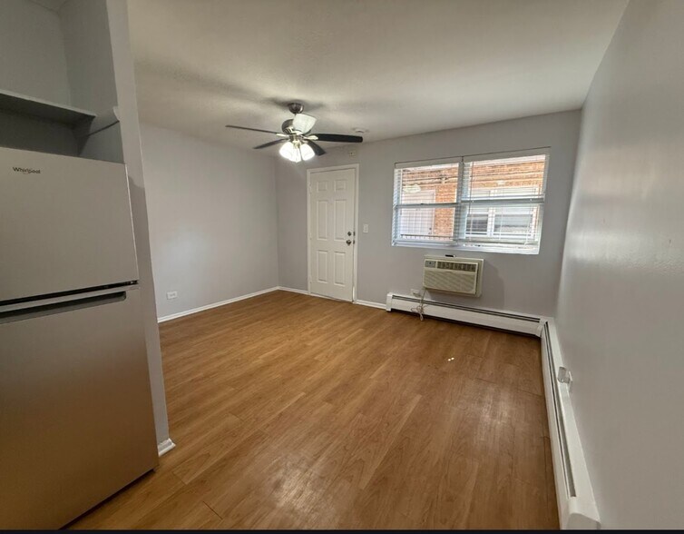 Building Photo - 4613 N Beacon St