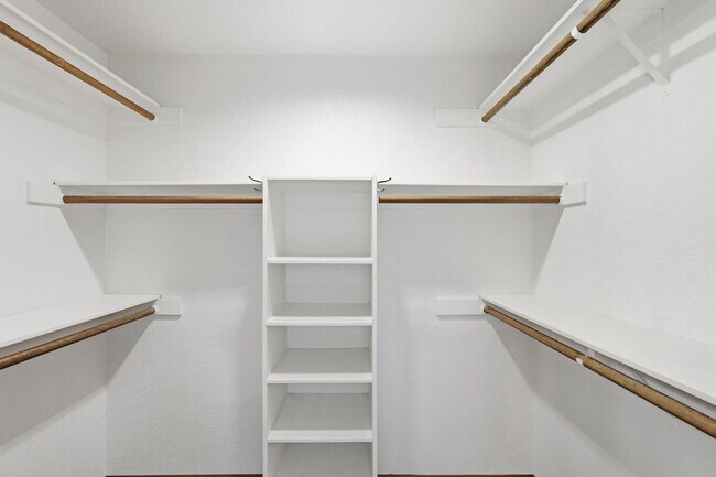 Building Photo - 1003 E Calle Monte Vista