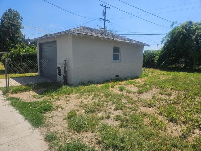 Building Photo - 2914 E Cornell Ave