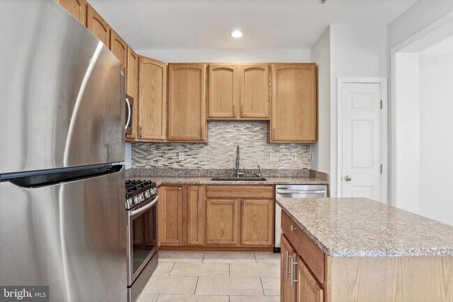 Building Photo - 6140 Newport Terrace
