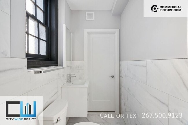 Building Photo - 929 Marlborough St