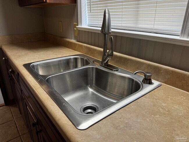 Building Photo - 5941 Leesway Blvd