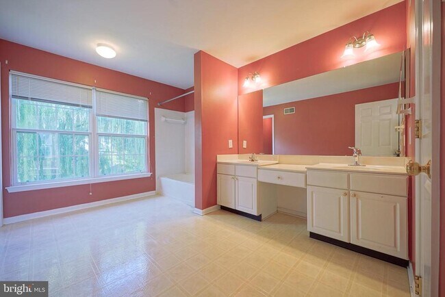 Building Photo - 106 Europa Blvd