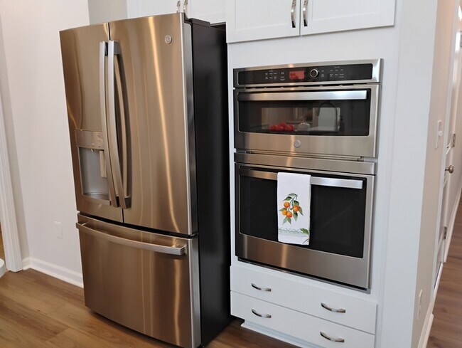 Building Photo - Ovation @ Sweetbrier