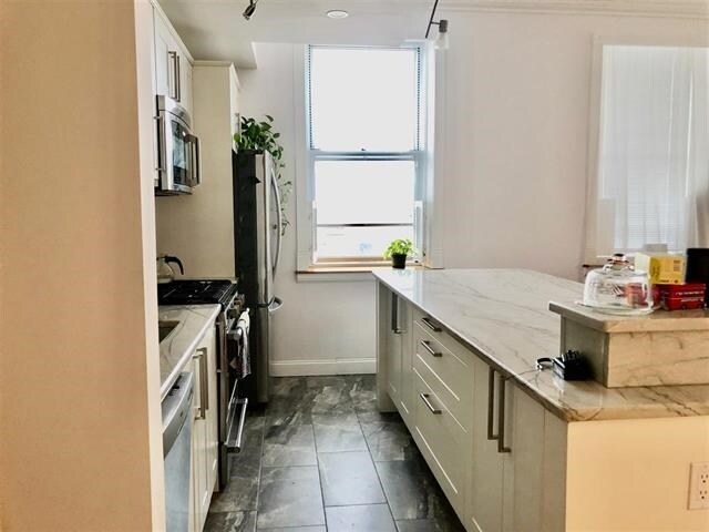 Building Photo - 319 Barrow St