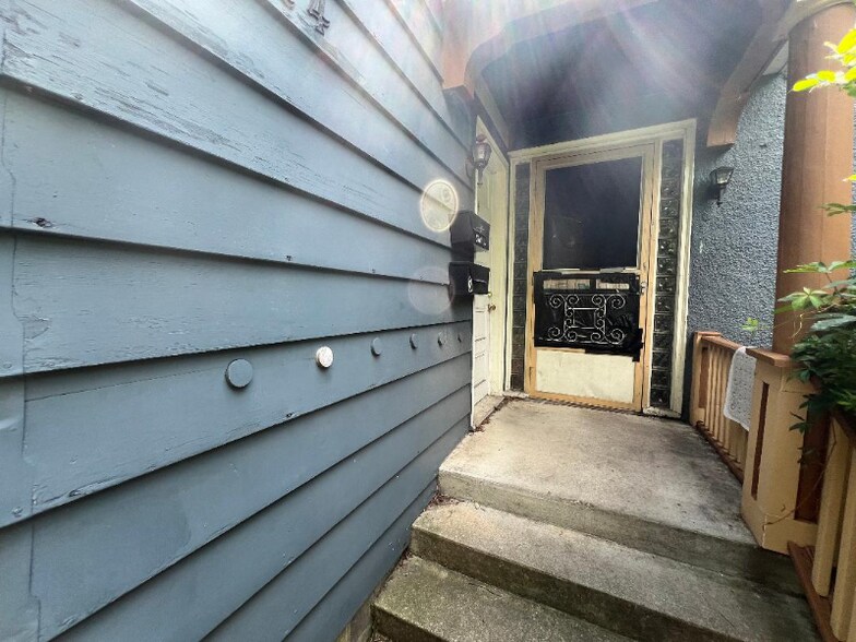 Primary Photo - 224 Douglas Ave