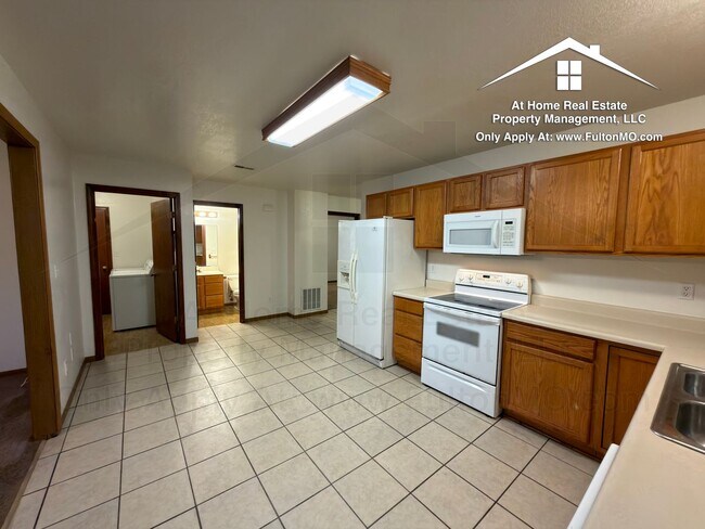 Building Photo - Sabre Circle 497–499 Duplex