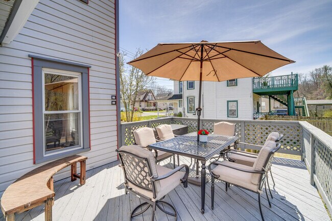 Building Photo - 6127 Longwood Ave