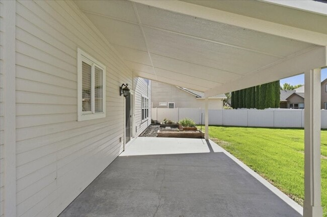 Building Photo - 3053 E Calabria Dr