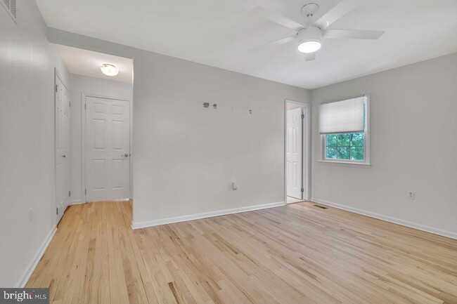 Building Photo - 11 Monterey Dr