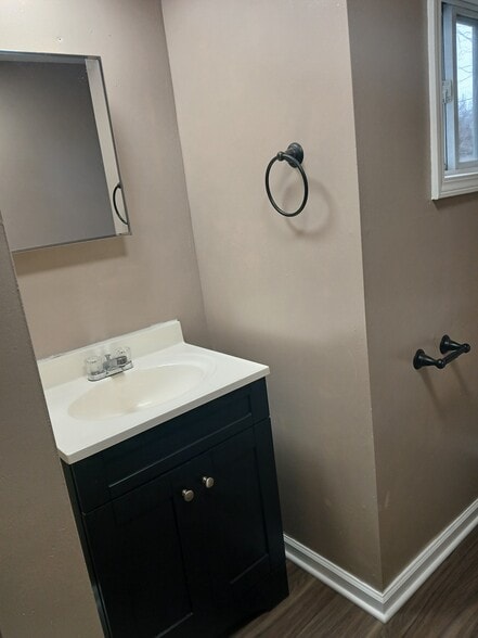 Building Photo - 216 N Main St