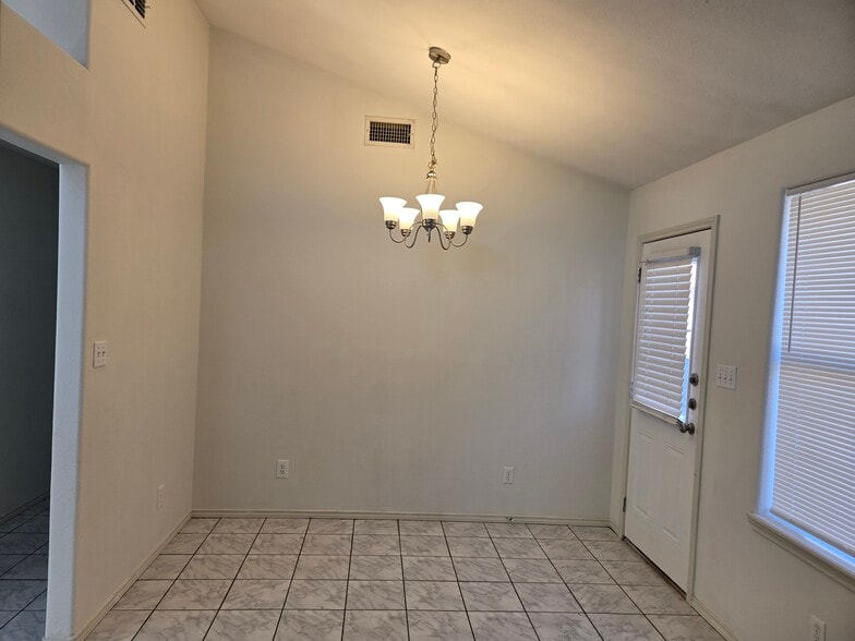 Building Photo - 630 S Dfw Dr